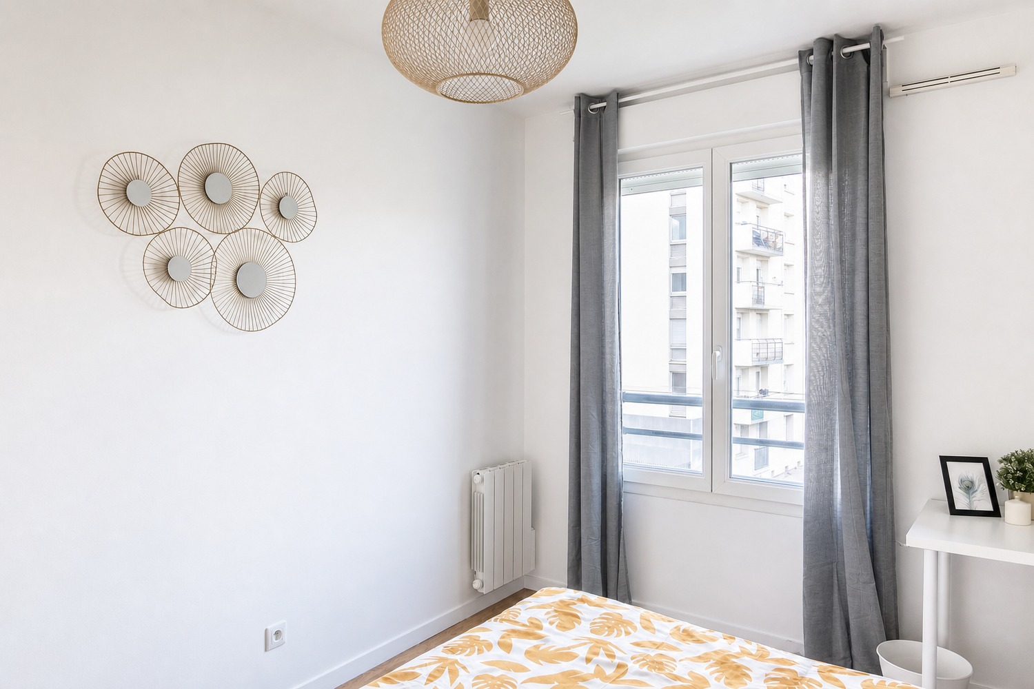 Spacious and bright room – 13m² – LY013