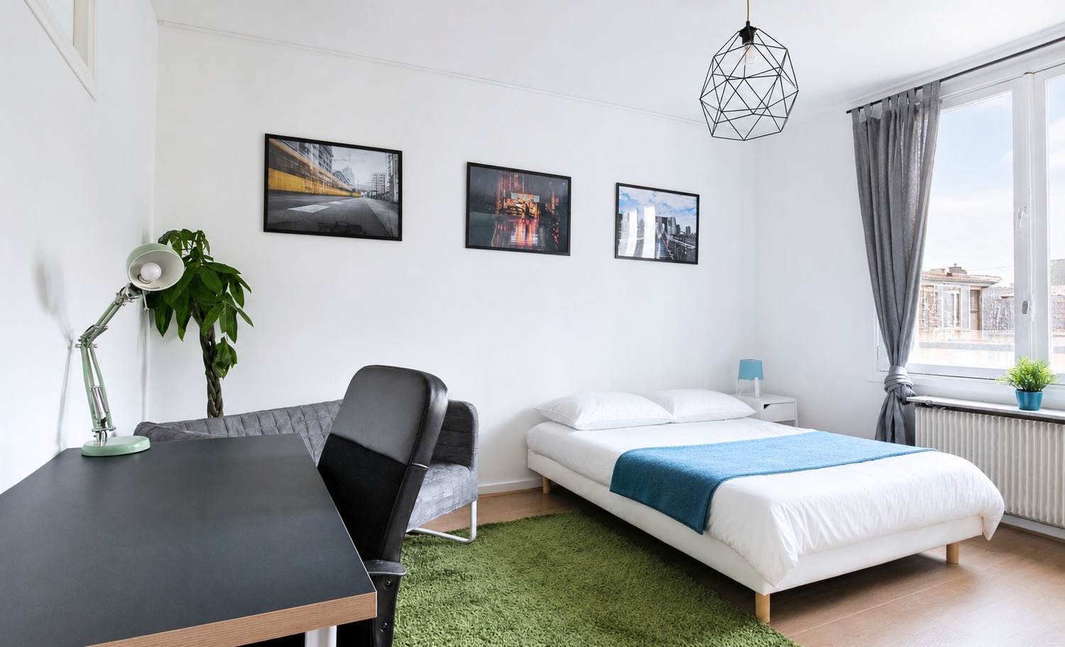 Large bright room – 18m² – PA3