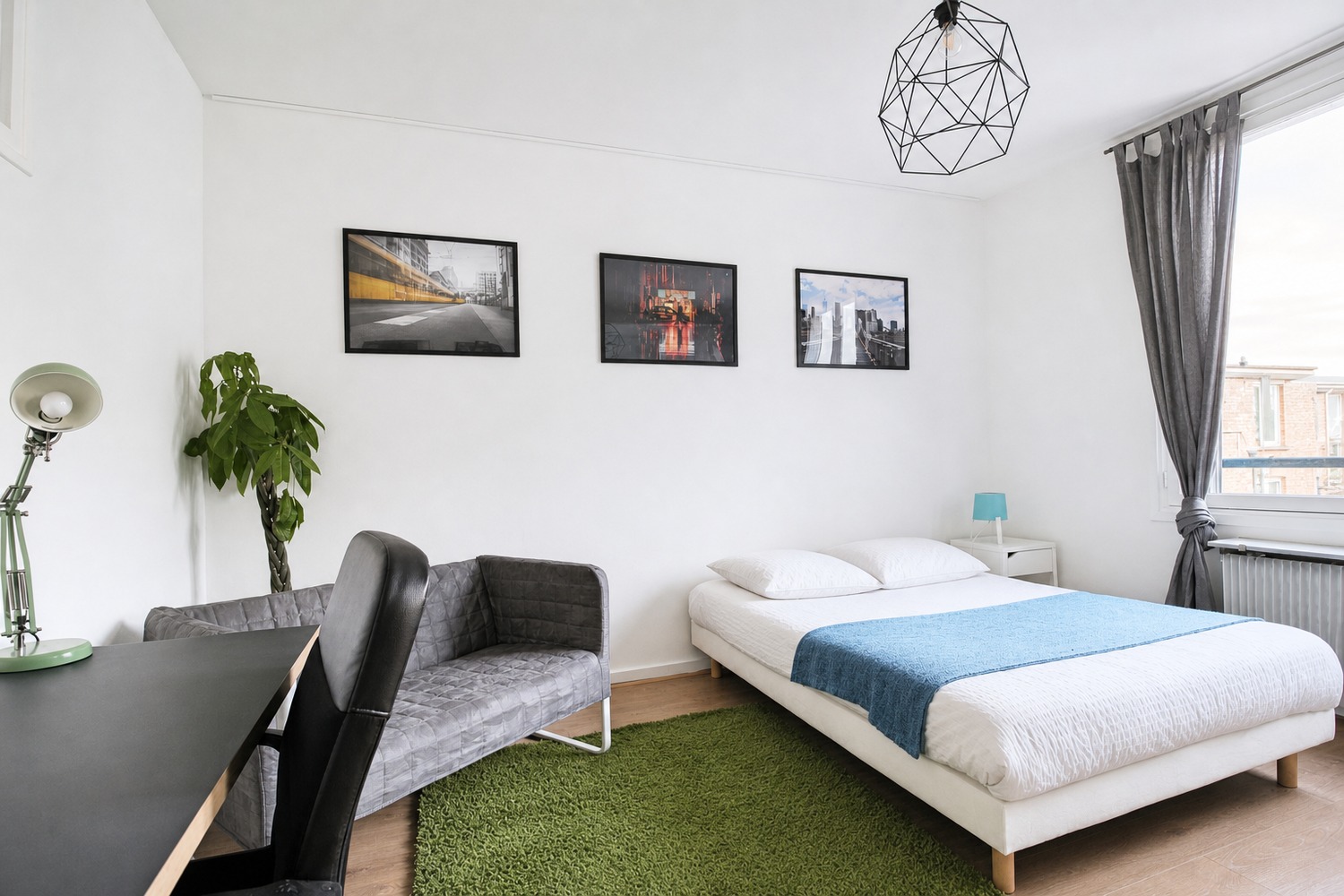 Large bright room – 18m² – PA3
