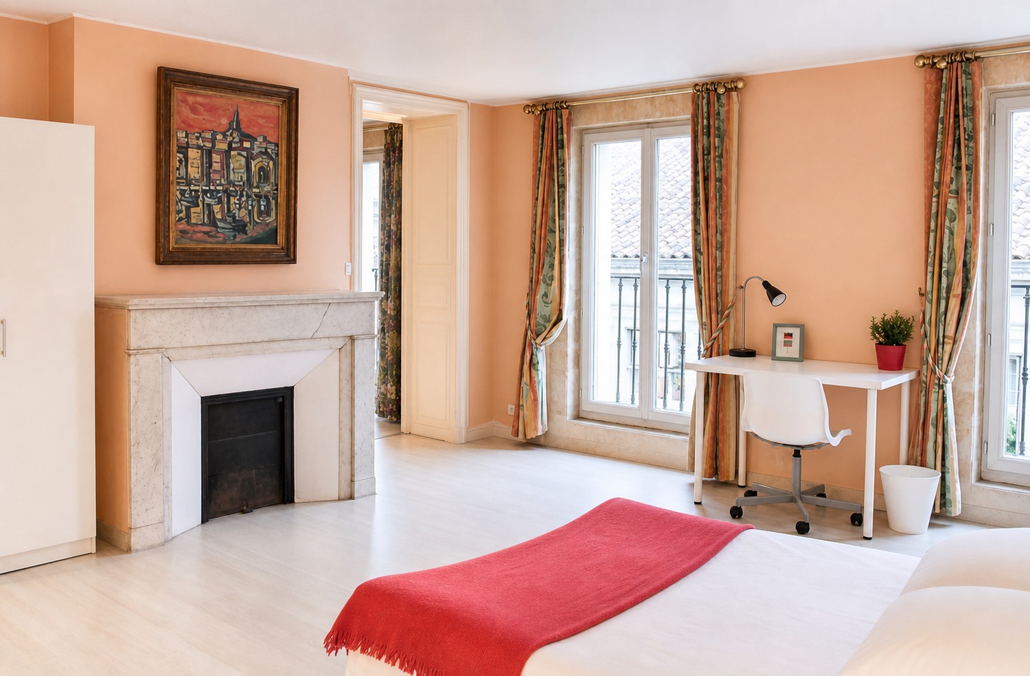 Large bright bedroom – 20m² – MA12