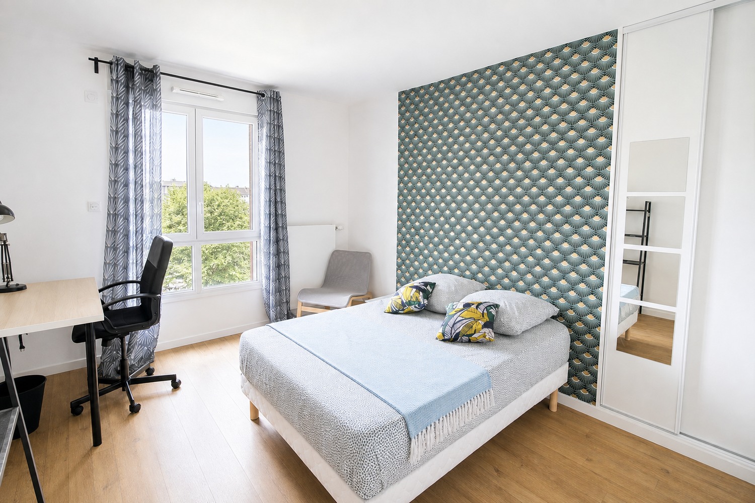 Large bright bedroom – 15m² – CL1