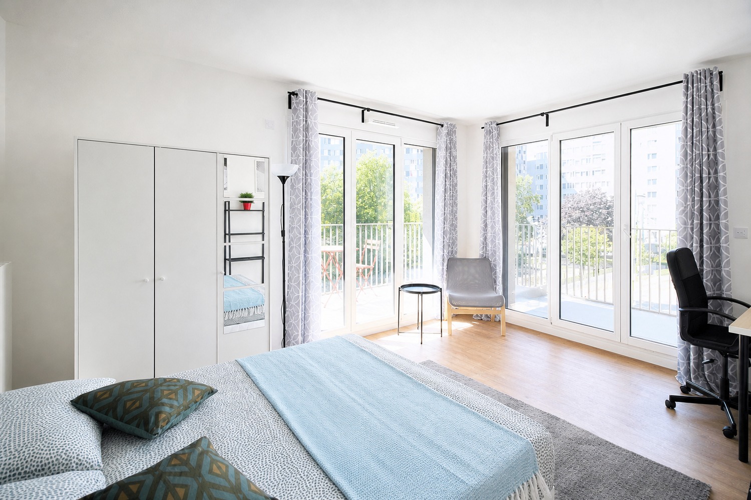 Large bright and quiet room – 17m² – CL2