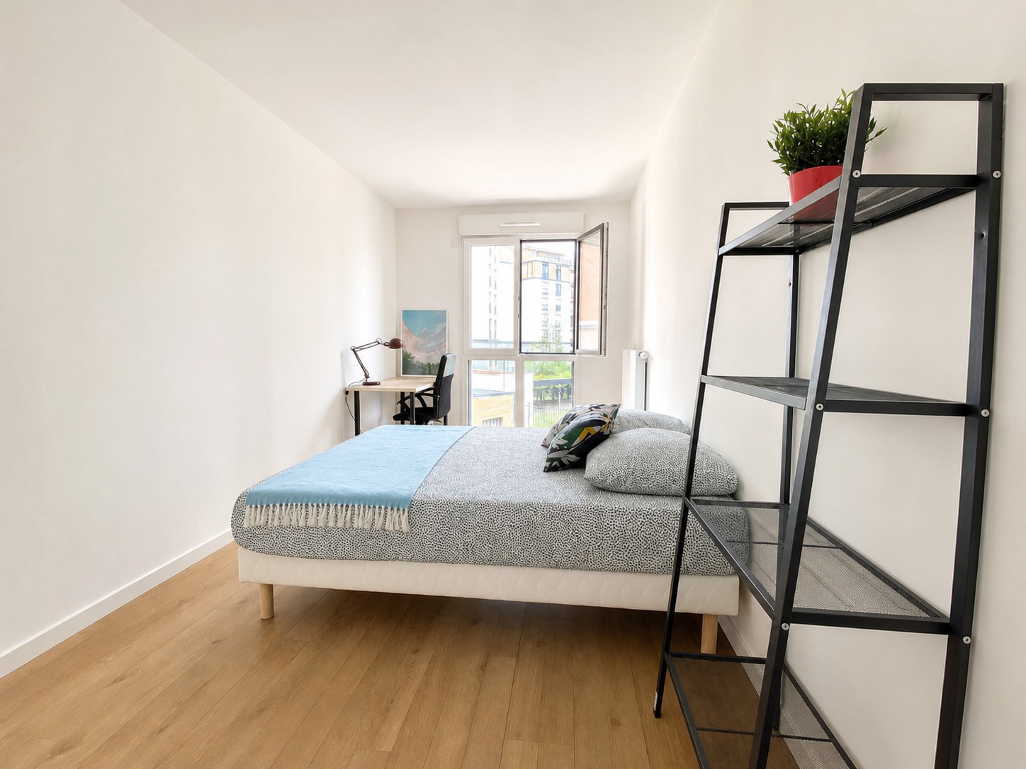 Spacious and bright room – 14m² – CL7