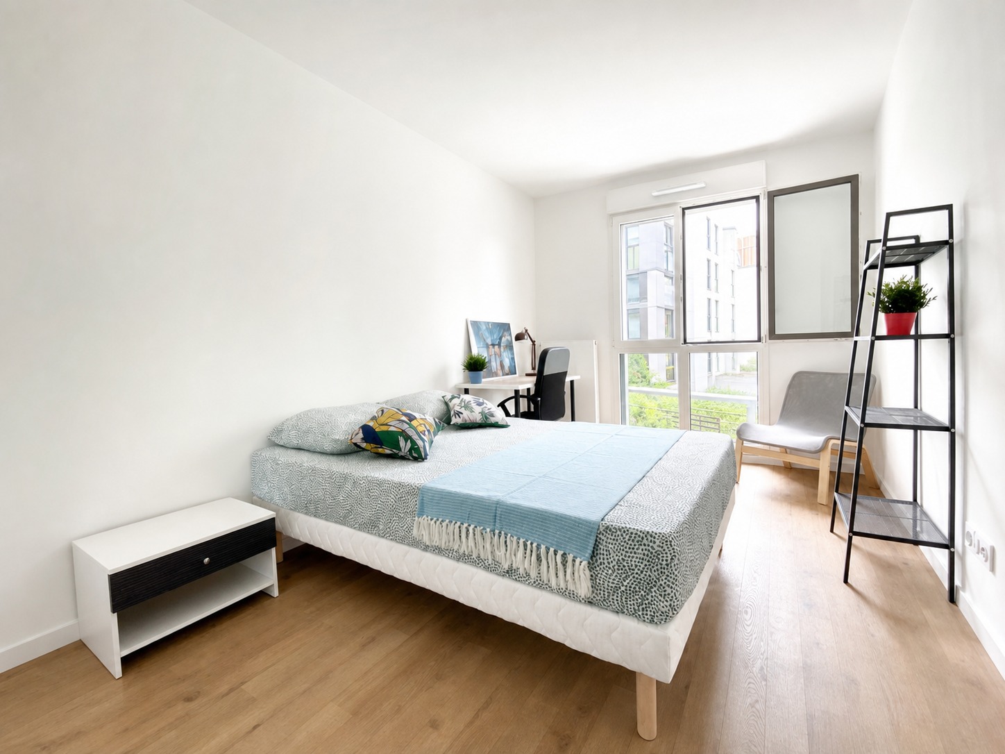 Spacious and bright room – 15m² – CL8