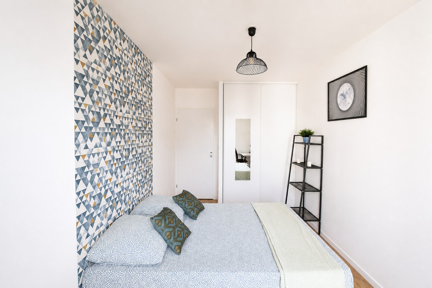 Spacious and luminous room – 14m² – CL23