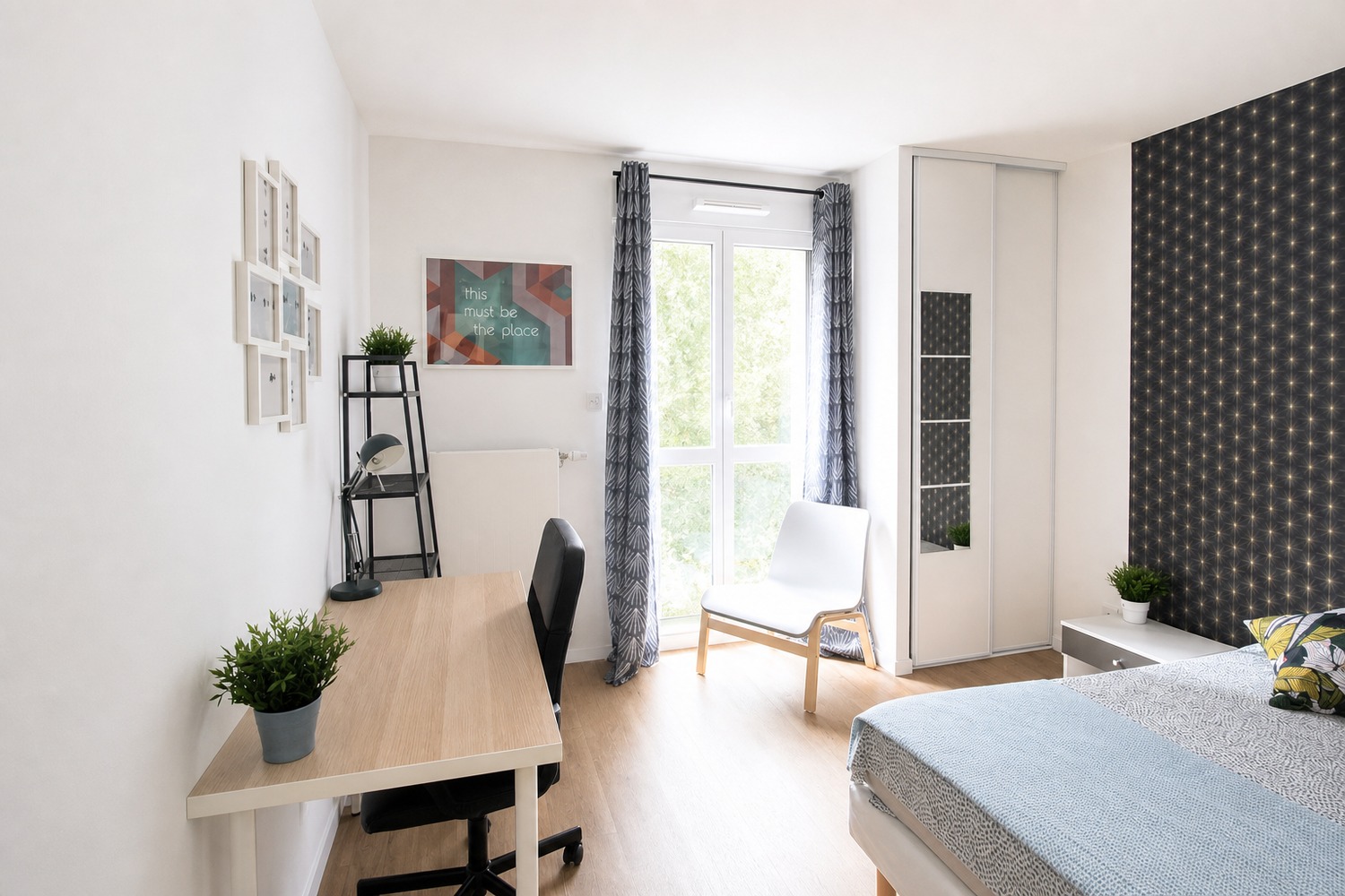 Spacious and luminous room – 12m² – CL33