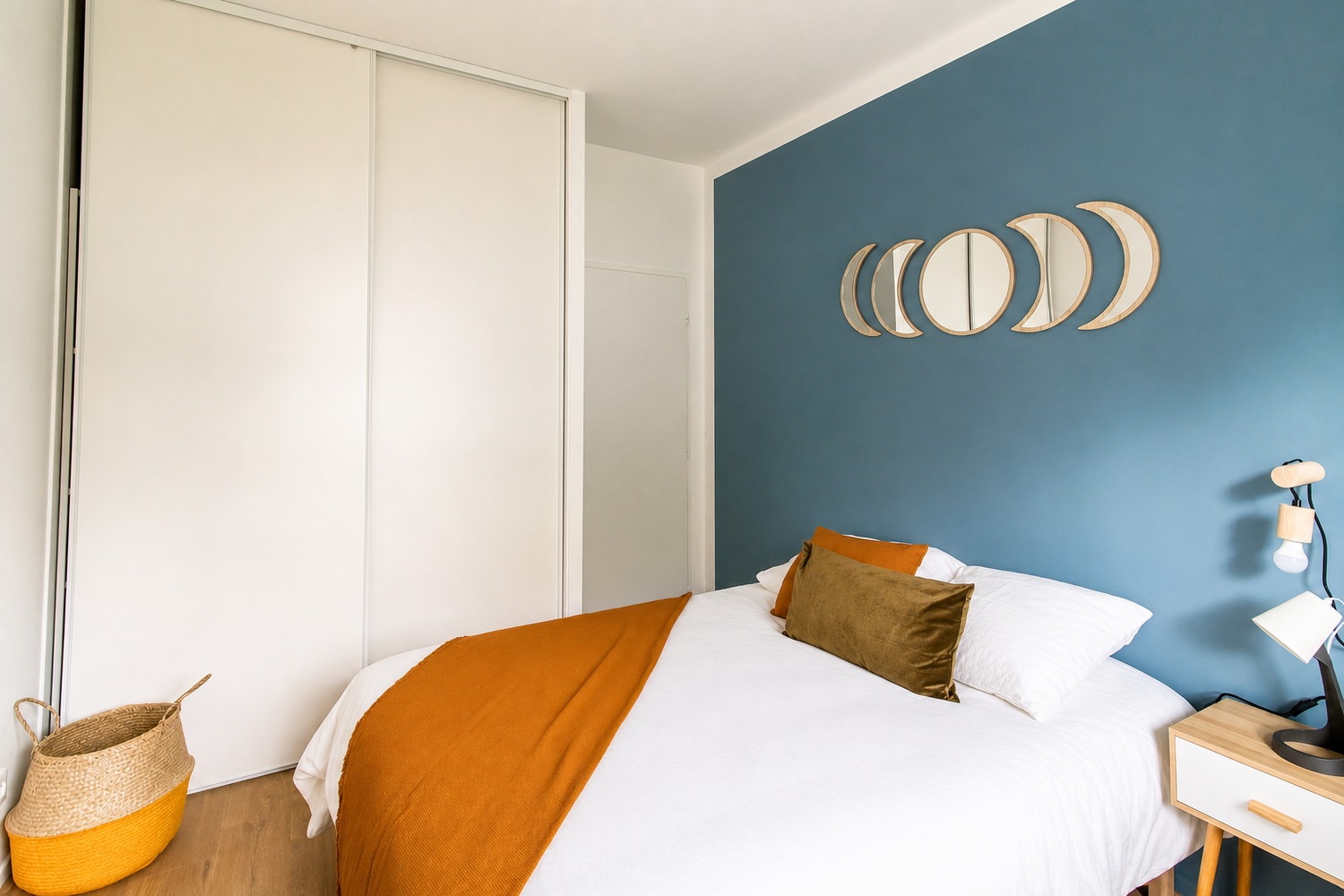 Nicely decorated 11m² bedroom in Grenoble -G004