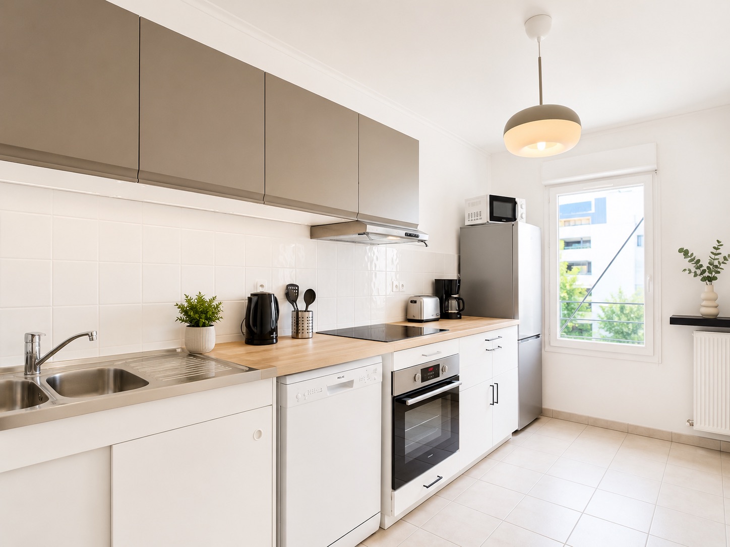 Move into this 11 m² bedroom located in a coliving duplex apartment in Bordeaux – BO24