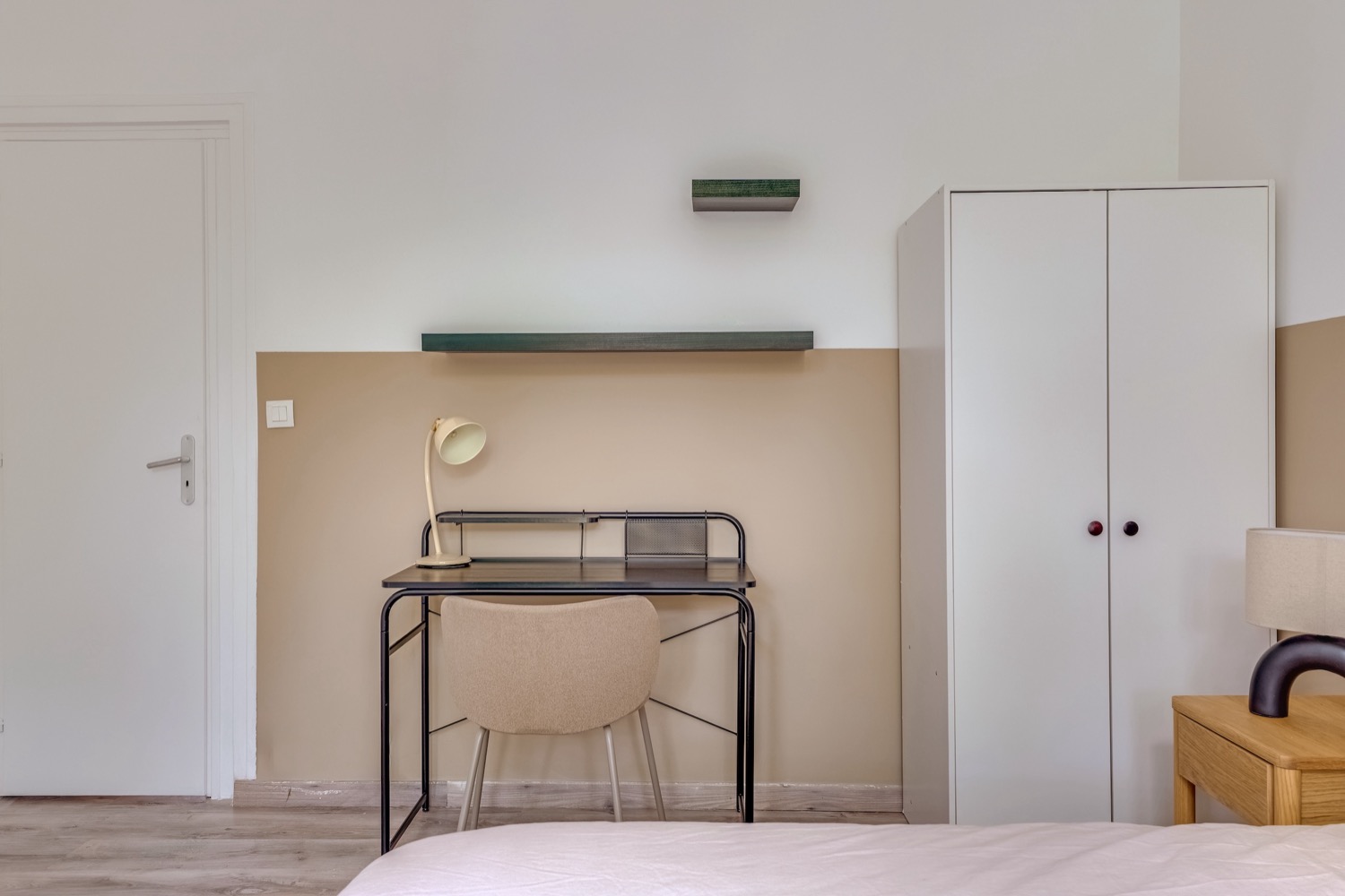 Move into a neutral-toned bedroom – 13 m² – GTY05