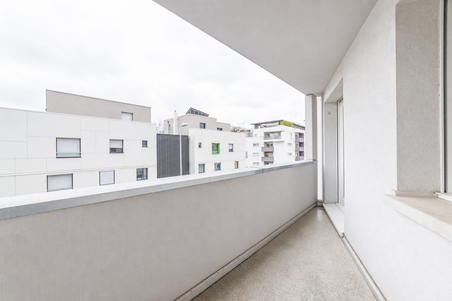 Spacious luminous room – 23m² – ST61