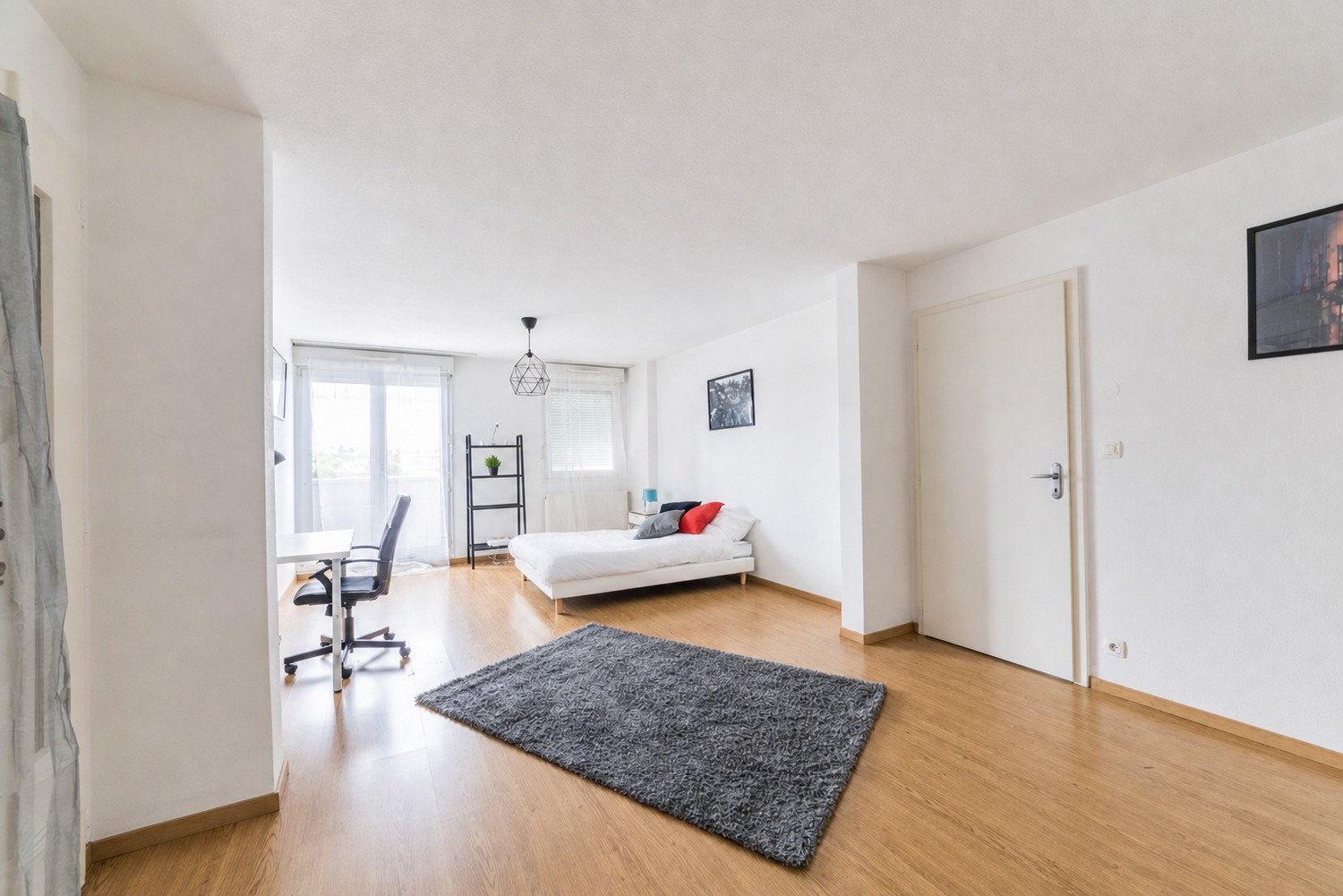 Spacious bright room – 20m² – ST57
