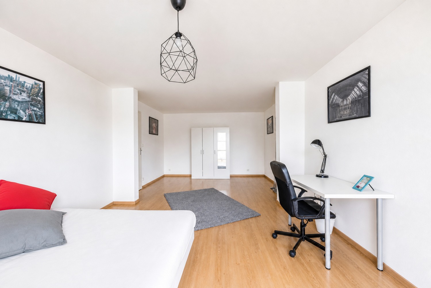 Spacious bright room – 20m² – ST57