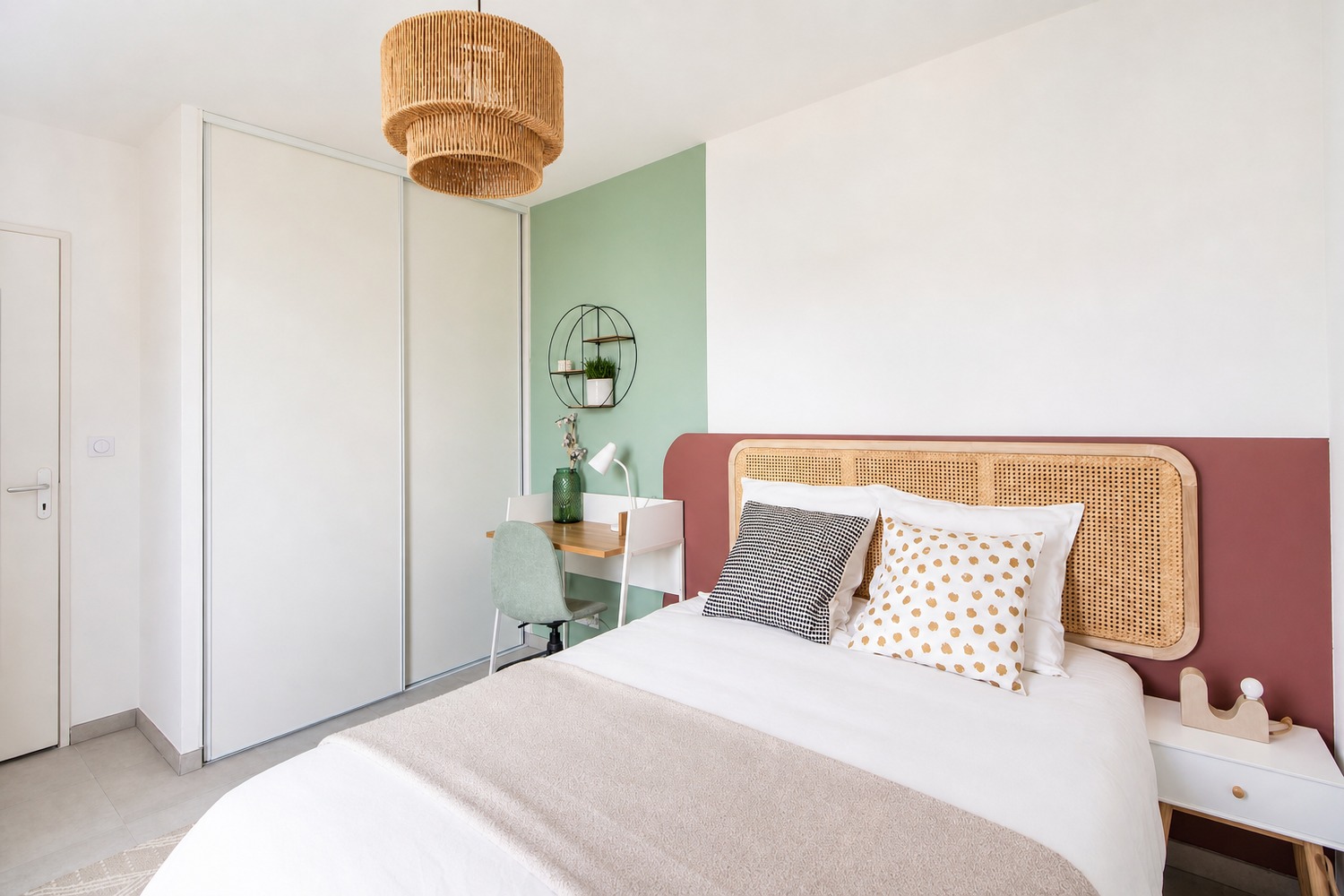 Warm bedroom of 12 m² to rent in Villeurbanne – LYO33