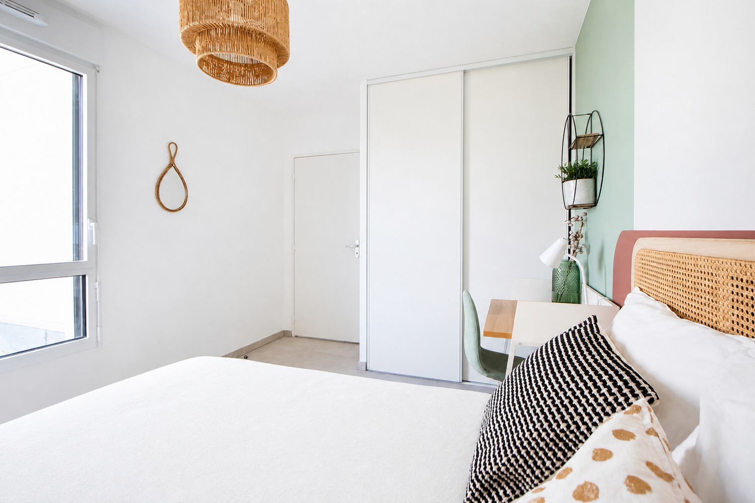 Warm bedroom of 12 m² to rent in Villeurbanne – LYO33