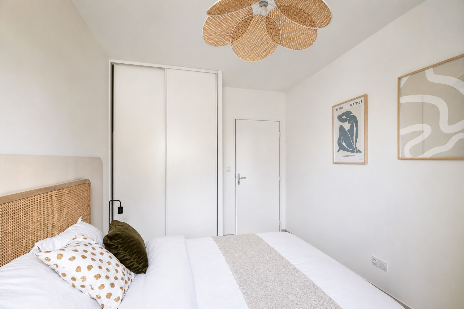 Large 13 m² bedroom for rent near Lyon – LYO40
