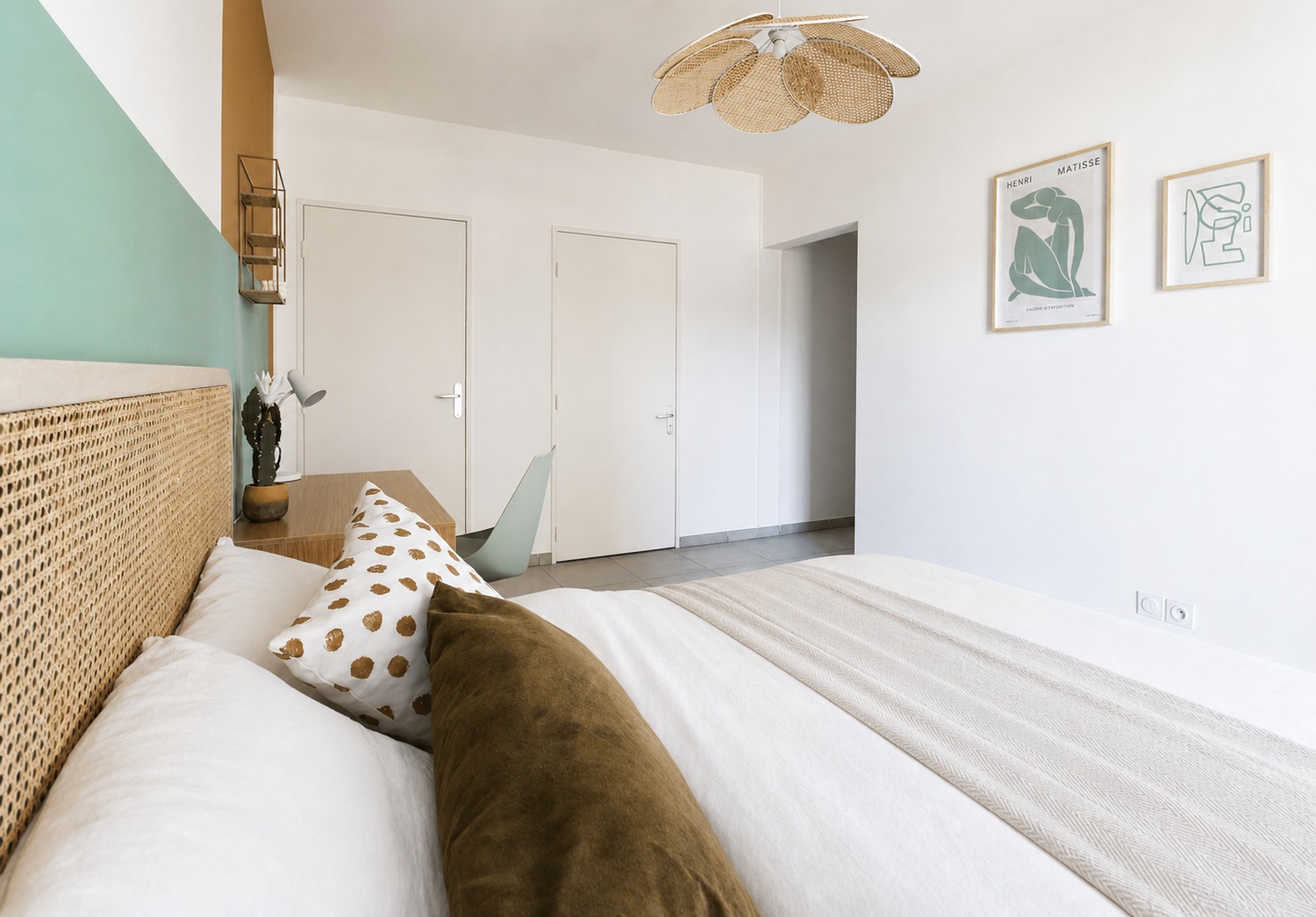 Large 23 m² bedroom for rent near Lyon – LYO44
