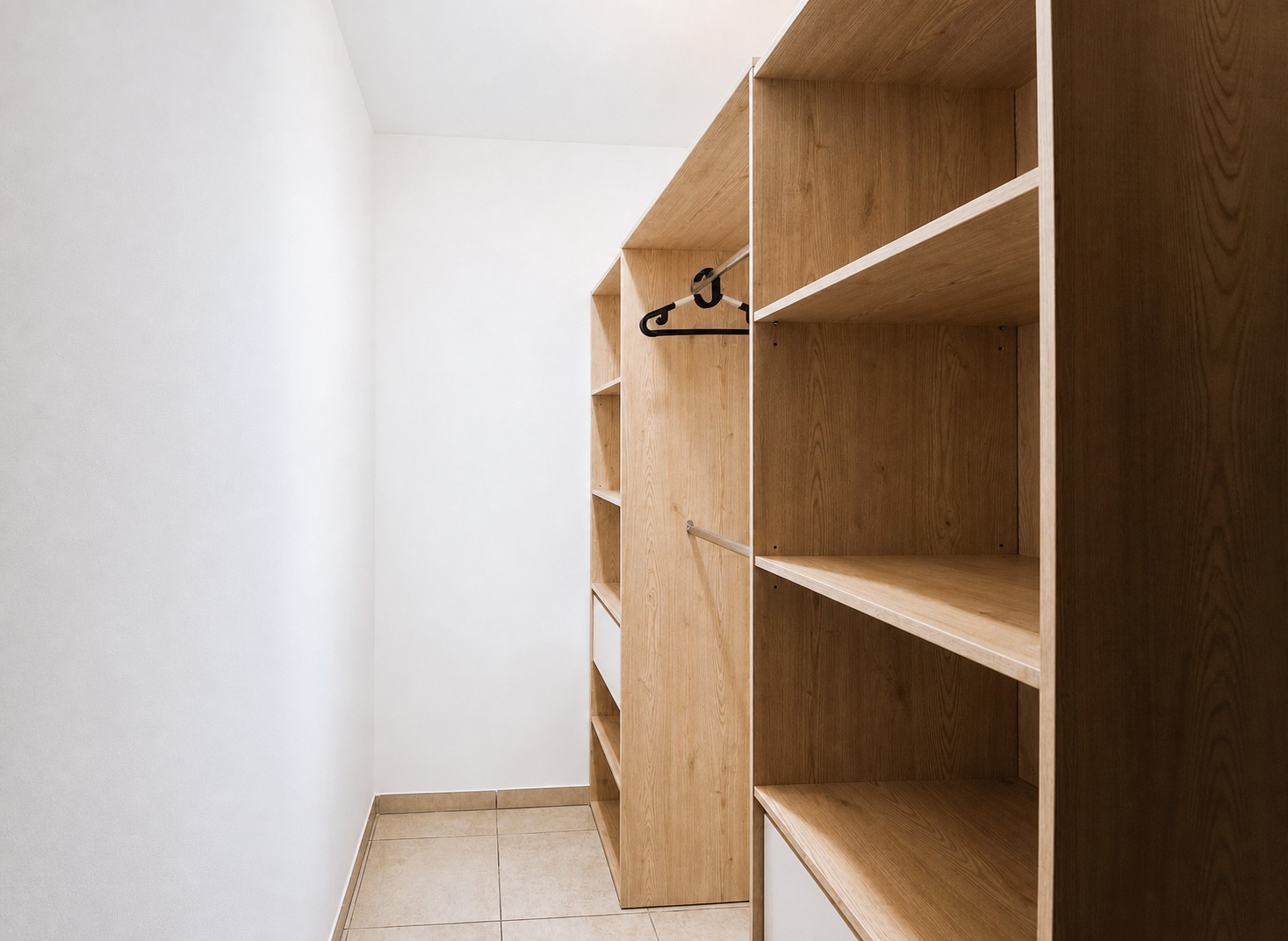 Large 23 m² bedroom for rent near Lyon – LYO44