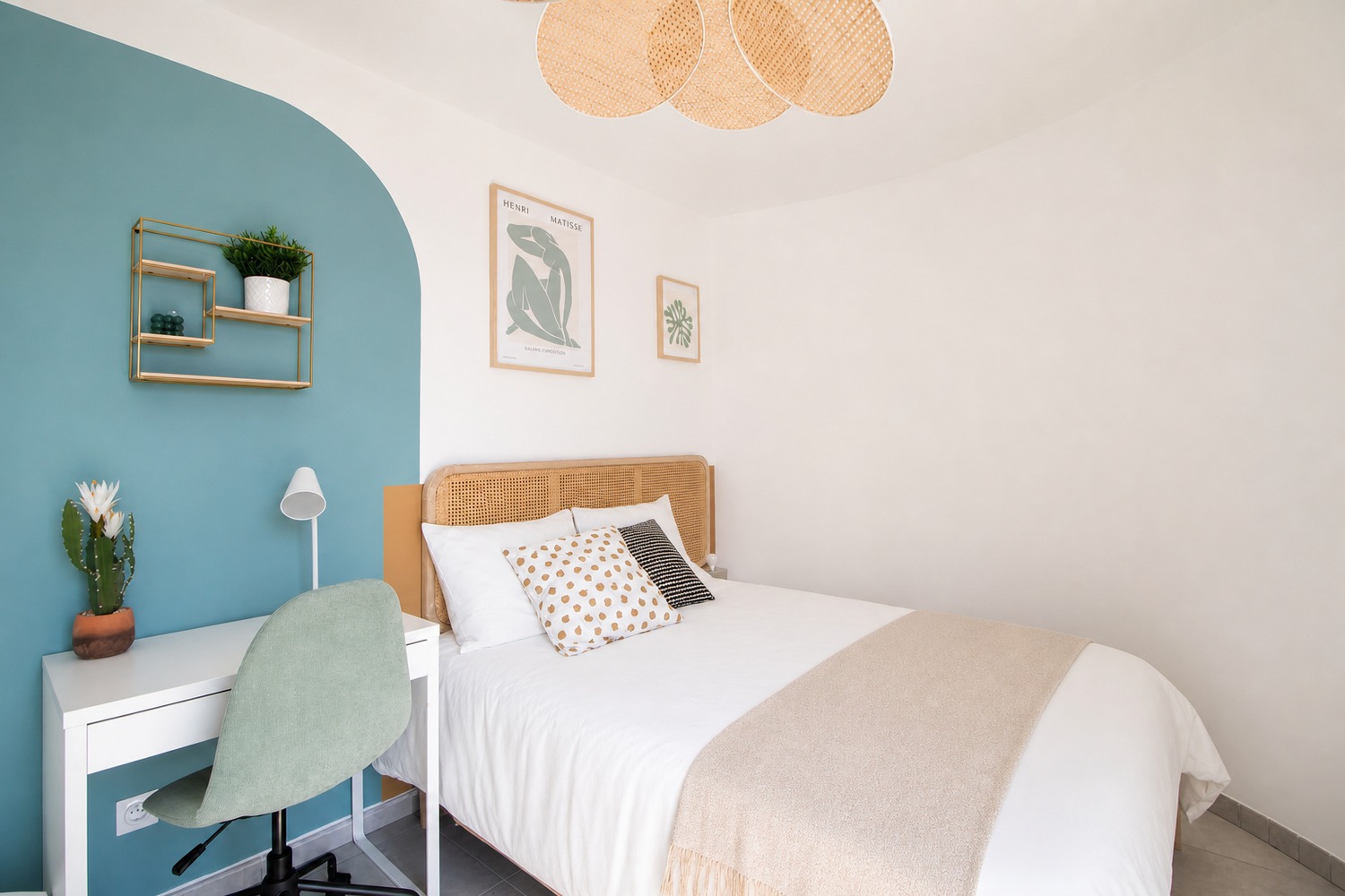 Charming bedroom of 11 m² near Lyon – LYO46