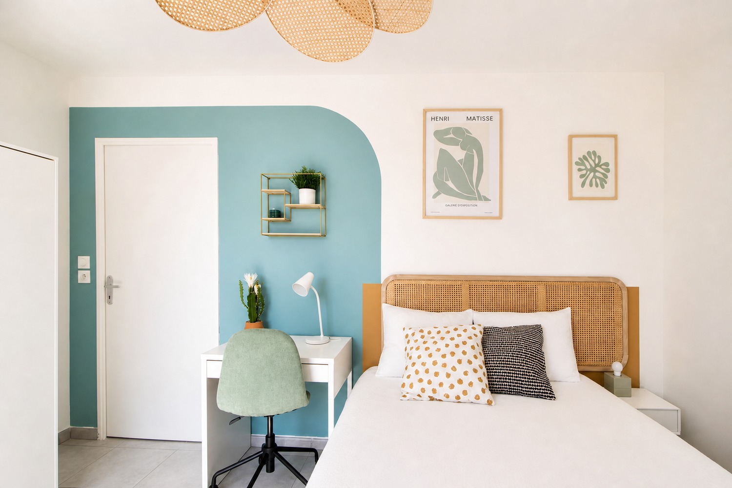 Charming bedroom of 11 m² near Lyon – LYO46