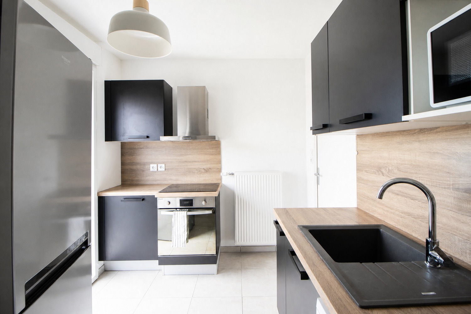 Amazing bedroom of 14 m² with terrace near Lyon – LYO51