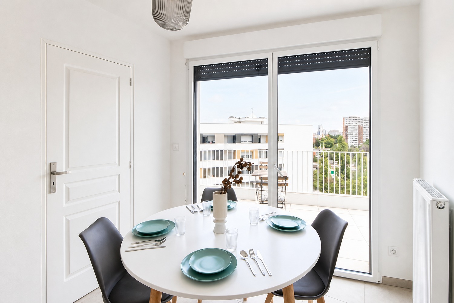 Amazing bedroom of 14 m² with terrace near Lyon – LYO51