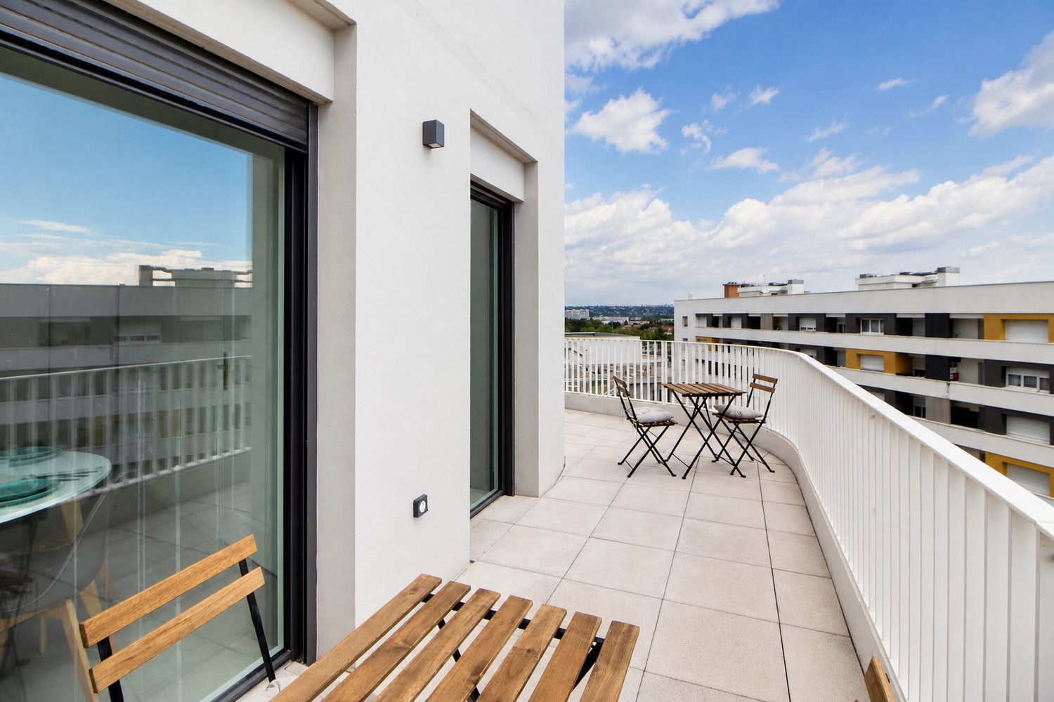 Amazing bedroom of 14 m² with terrace near Lyon – LYO51