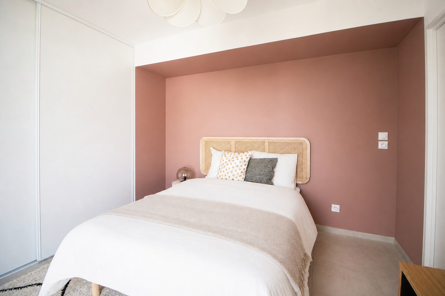 Amazing bedroom of 14 m² with terrace near Lyon – LYO51