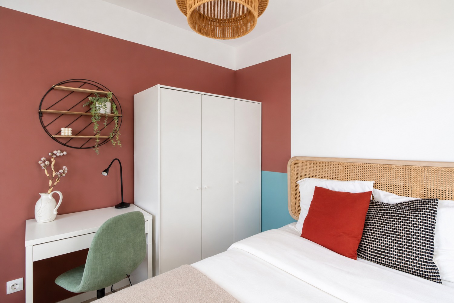 Beautiful 10 m² bedroom with terrace near Lyon – LYO50