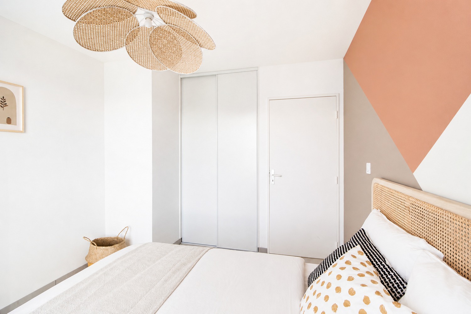 Elegant 12 m² bedroom near Lyon – LYO54