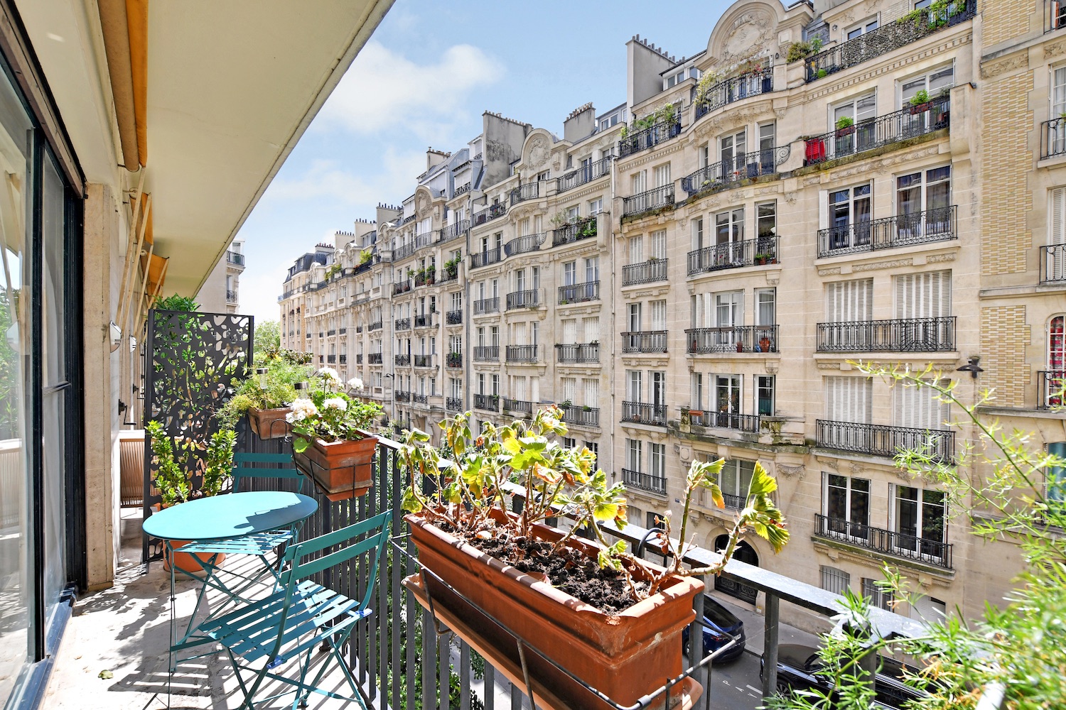 Bright 13 m² room for rent in Paris – PA110