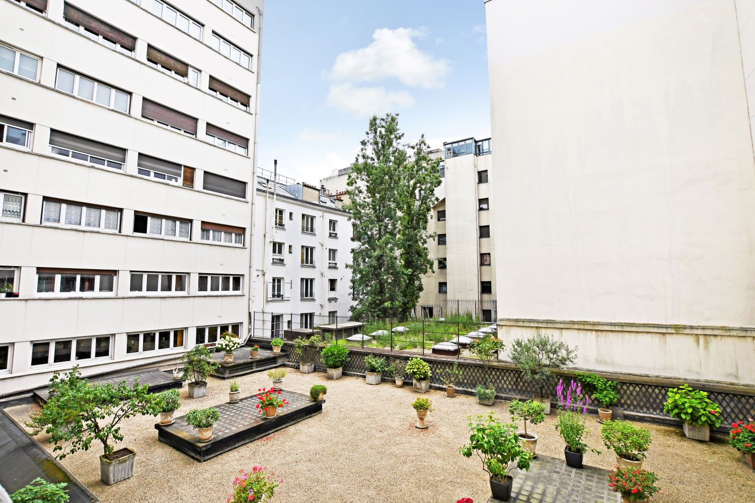 Move into this bright room in Paris – PA113