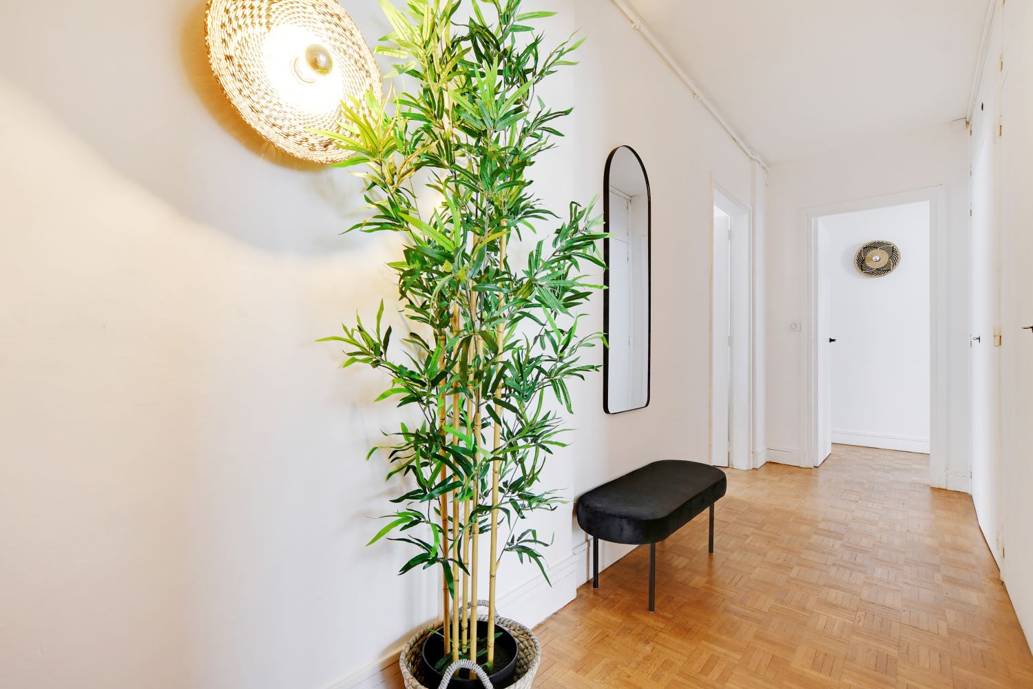 Move into this bright room in Paris – PA113