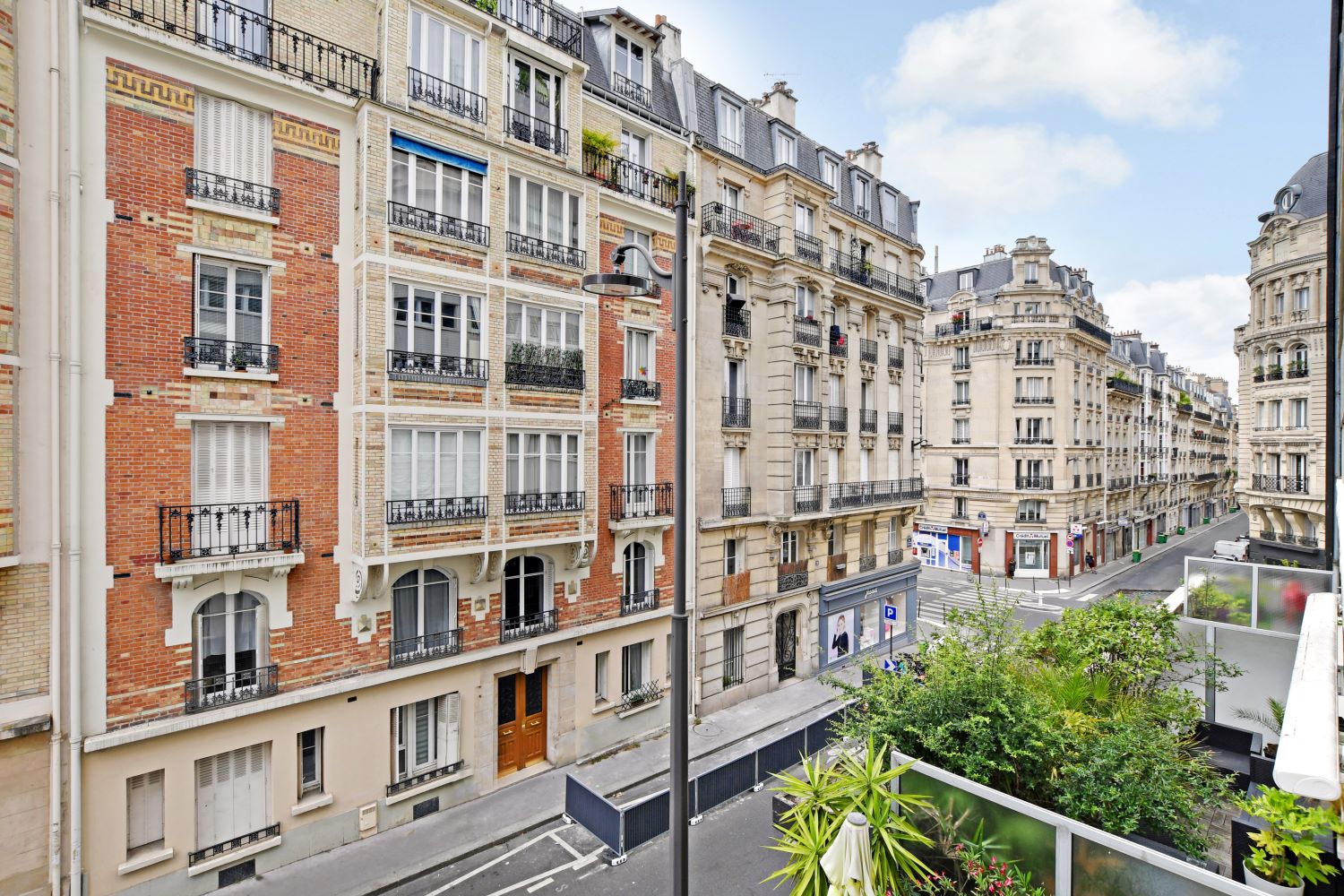 Move into this bright room in Paris – PA113