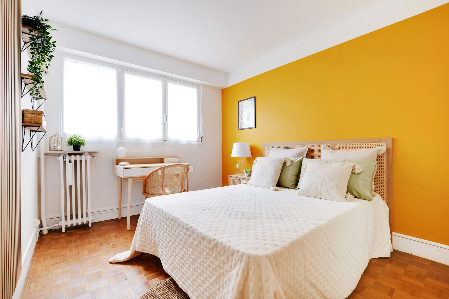 Move into this bright room in Paris – PA113
