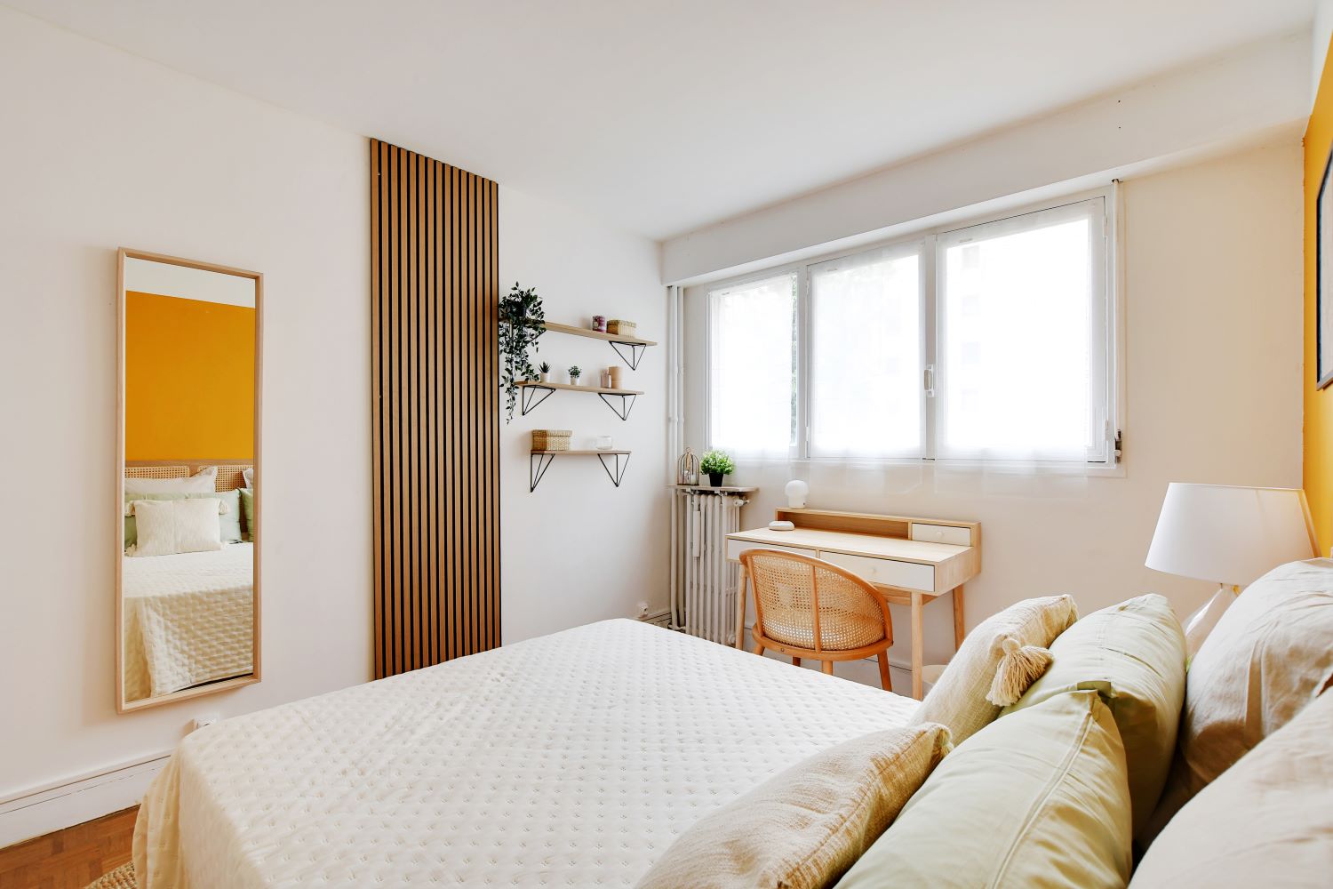 Move into this bright room in Paris – PA113