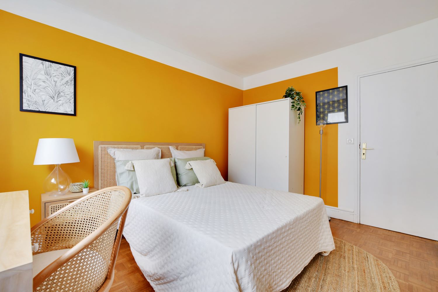 Move into this bright room in Paris – PA113