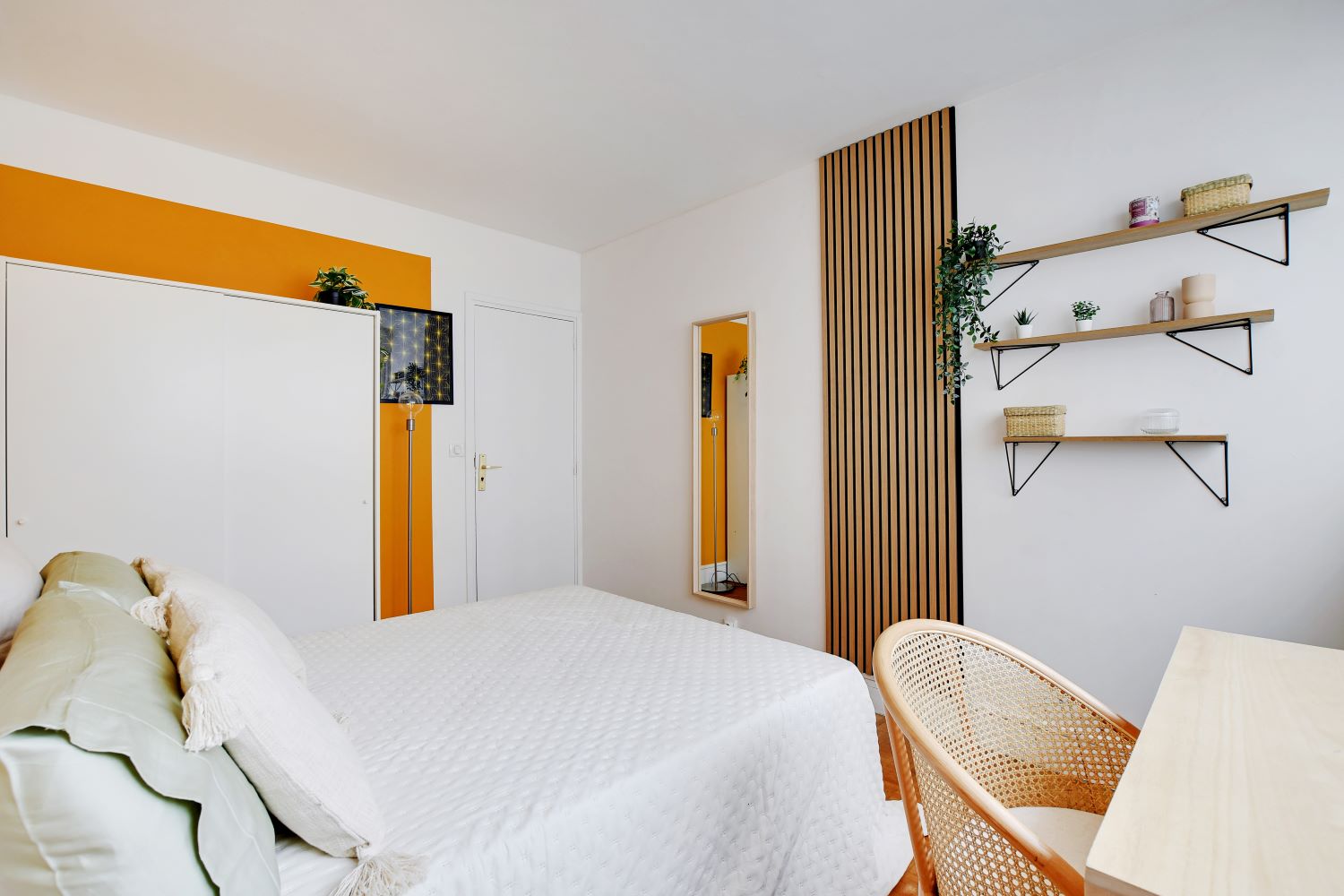 Move into this bright room in Paris – PA113