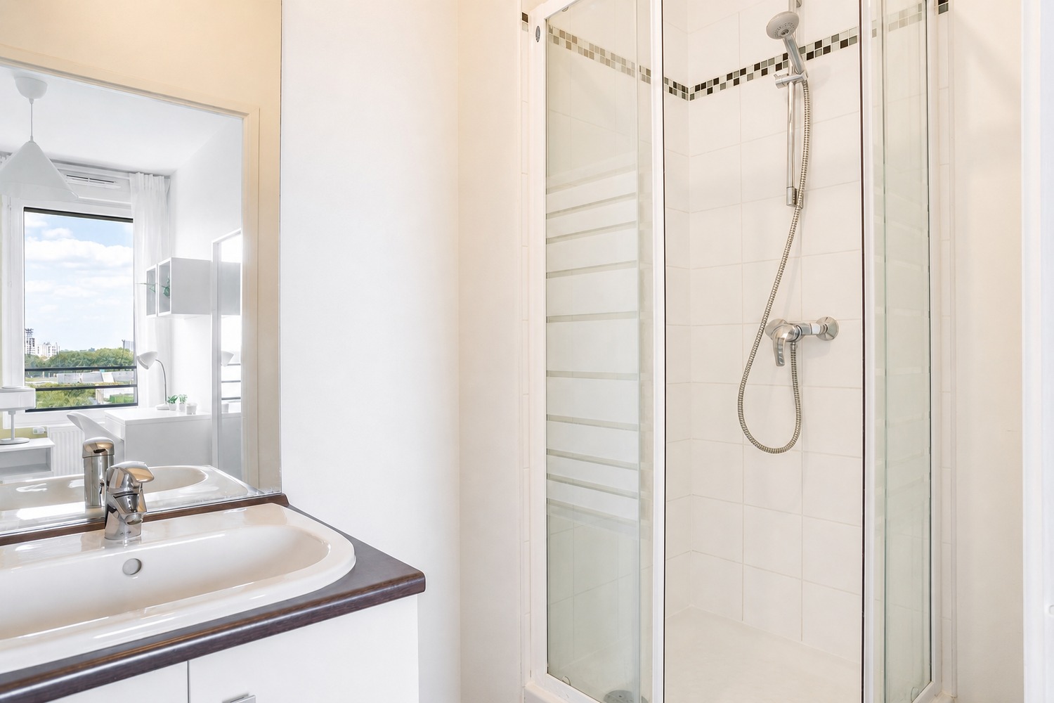 Settle into this room with private bathroom – LIL17