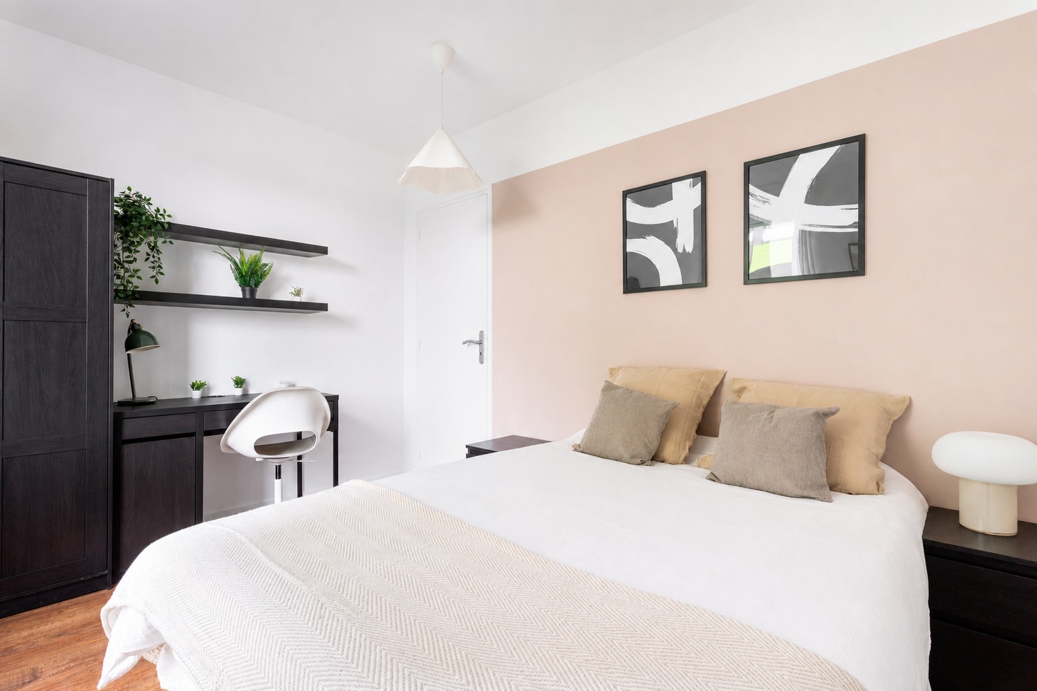 Settle into this modern 10 m² room – LIL19