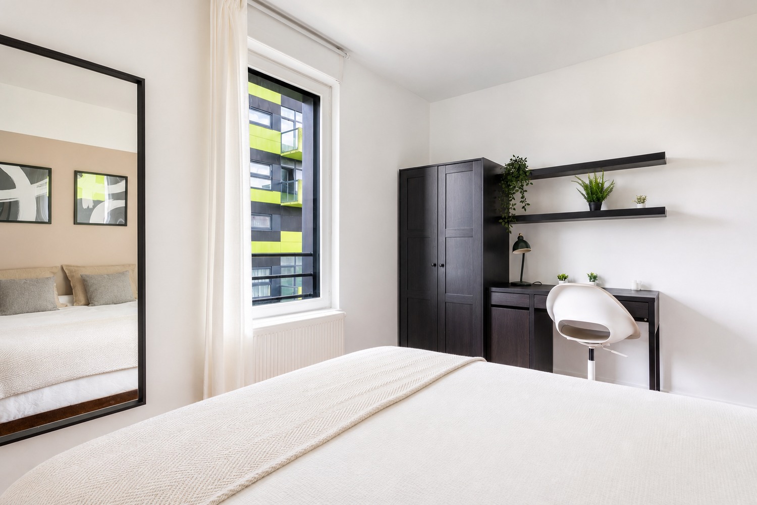 Settle into this modern 10 m² room – LIL19