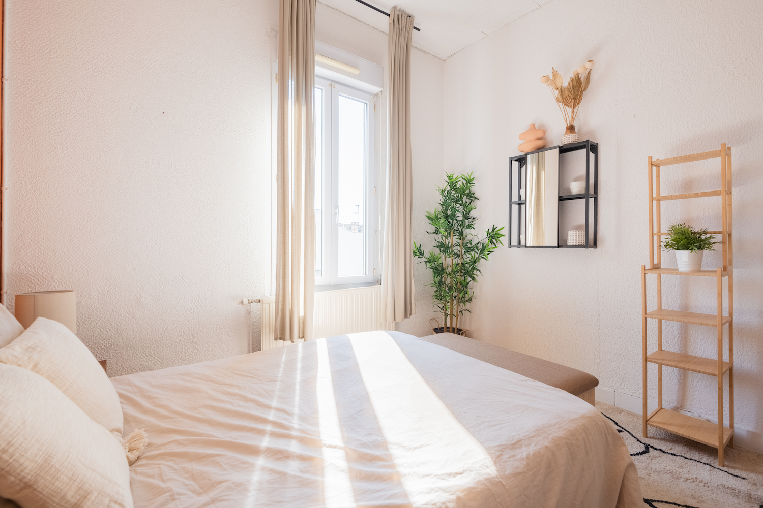 Pleasant and very bright room – 14m² – BO2