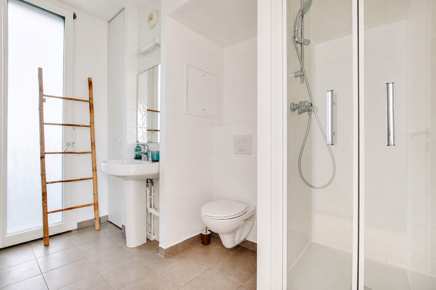 Move into this 11 m² minimalist room in a coliving space in Paris – PA102