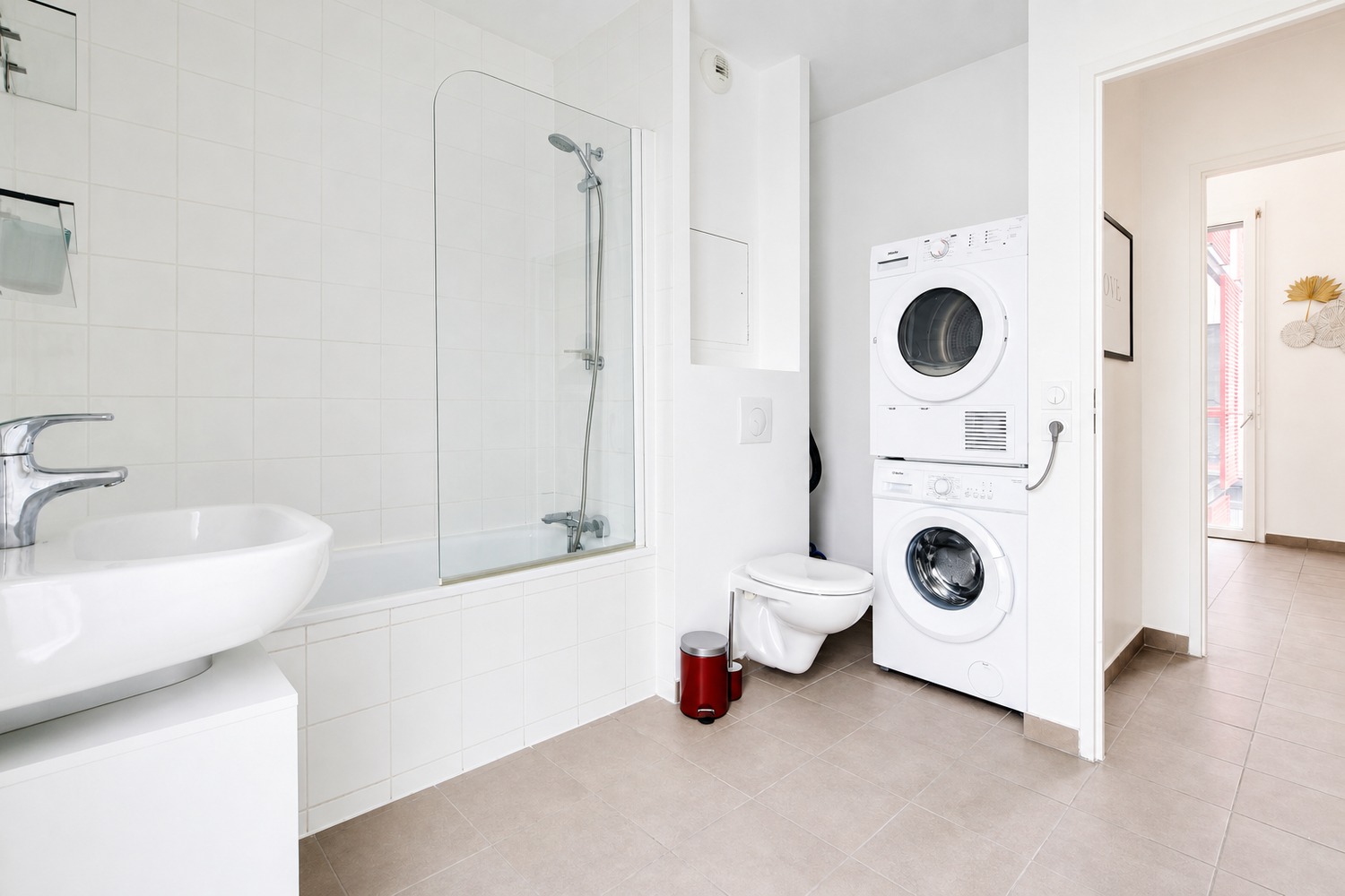 Move into this 11 m² minimalist room in a coliving space in Paris – PA102