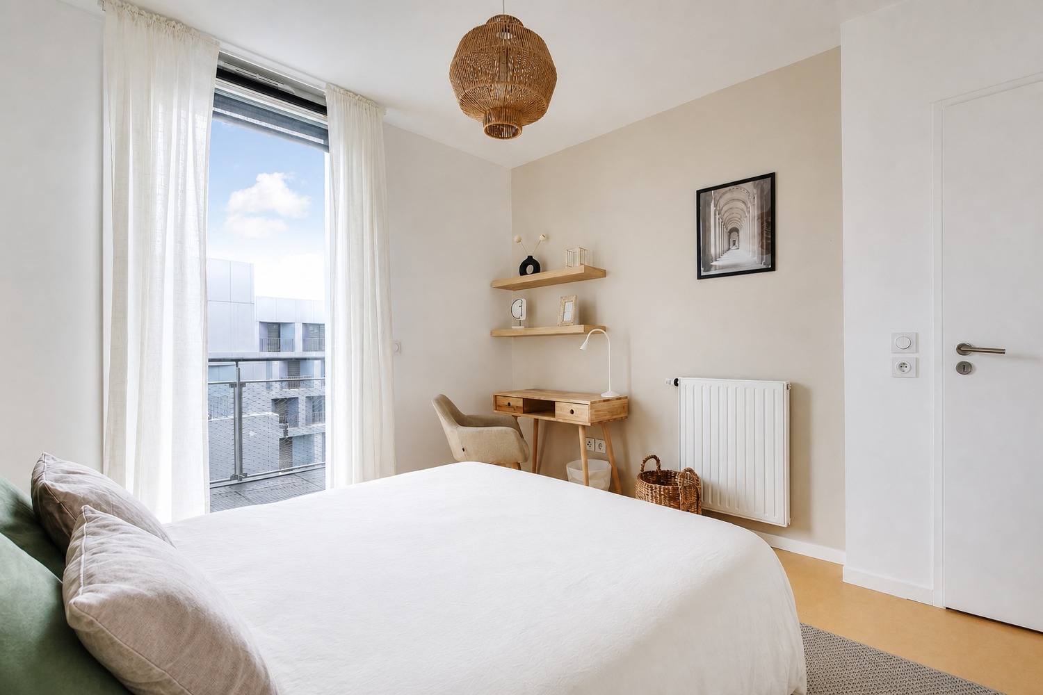 Move into this 11 m² minimalist room in a coliving space in Paris – PA102