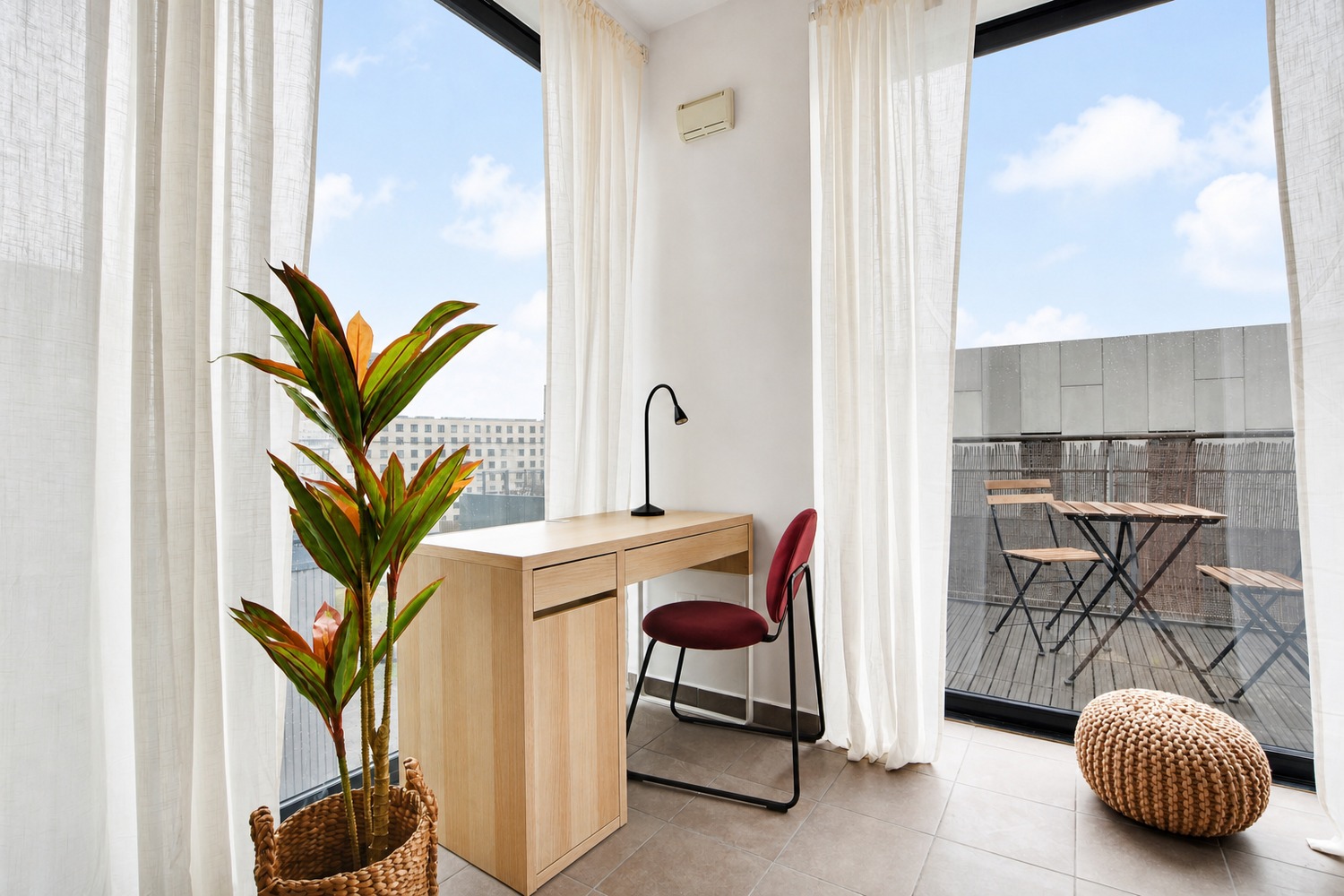 Move into this cozy 9 m² room in a Parisian duplex coliving – PA103