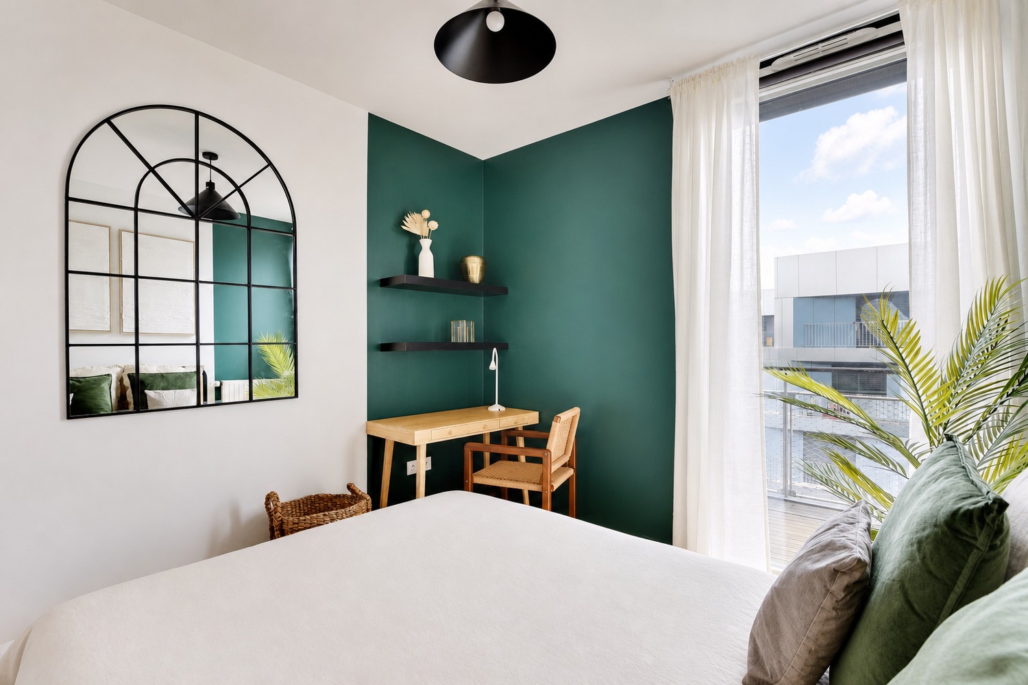 Move into this contemporary 10 m² room in a coliving space in Paris – PA104