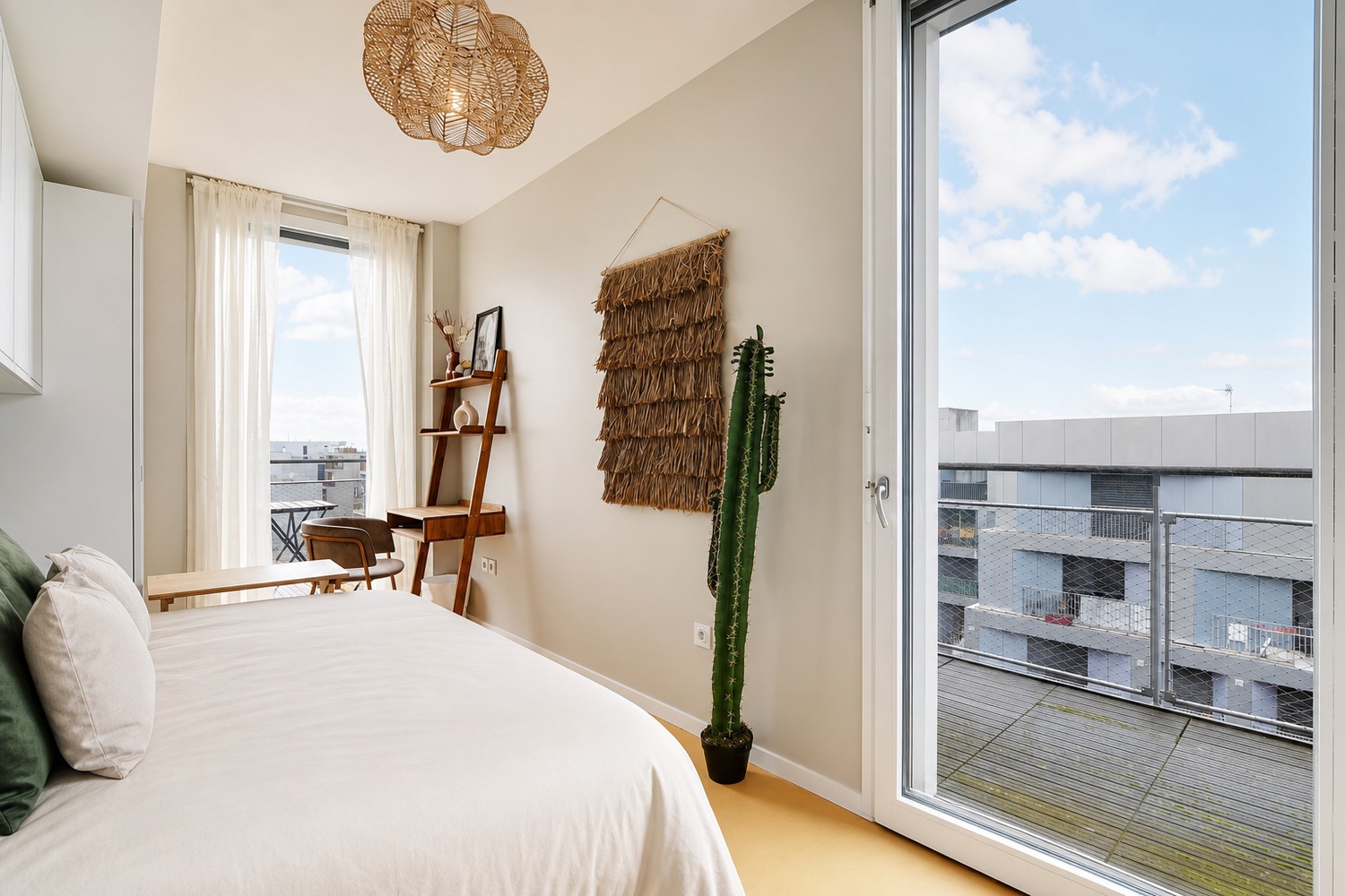 Move into this bright 9 m² room on the top floor of a Parisian duplex in coliving – PA105