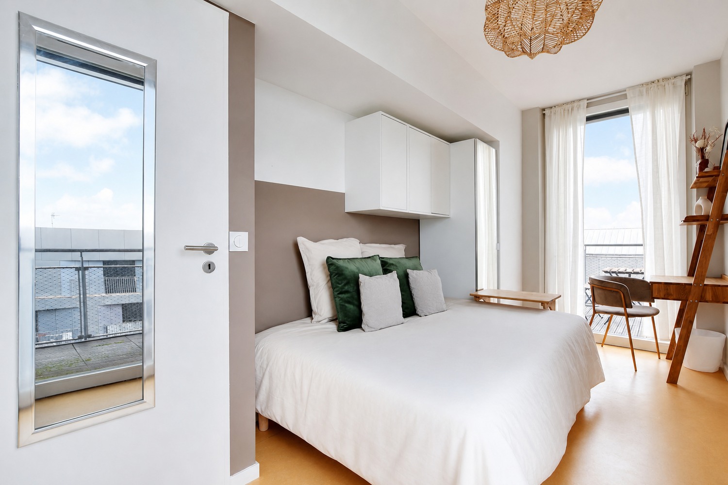 Move into this bright 9 m² room on the top floor of a Parisian duplex in coliving – PA105