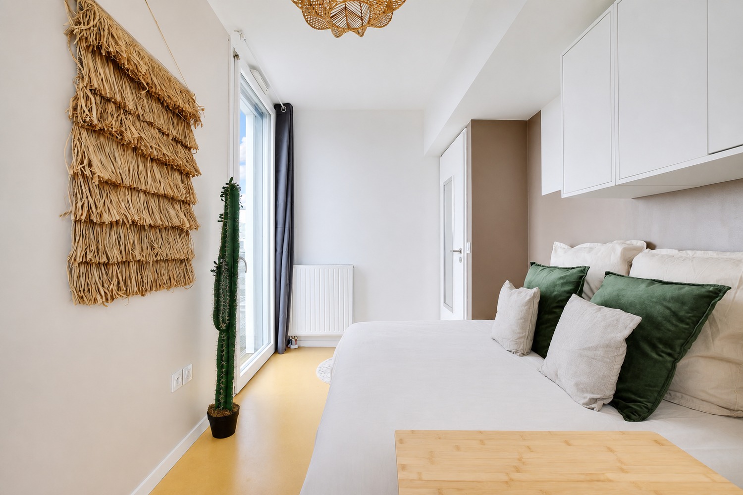 Move into this bright 9 m² room on the top floor of a Parisian duplex in coliving – PA105