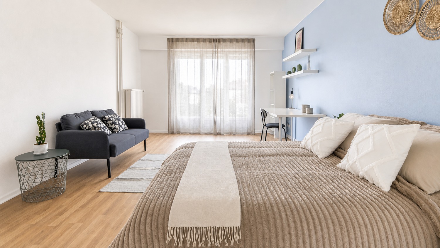 Spacious luminous bedroom – 24m² – ST13
